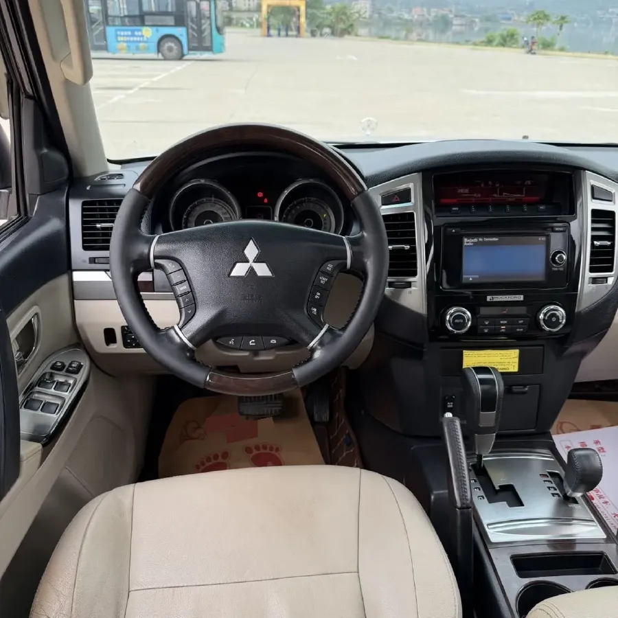 2018 Mitsubishi Pajero 3.0L 174HP V6 5AT,autocango,china used car exporter,china ev exporter,chinese used car exporter,chinese used ev exporter
