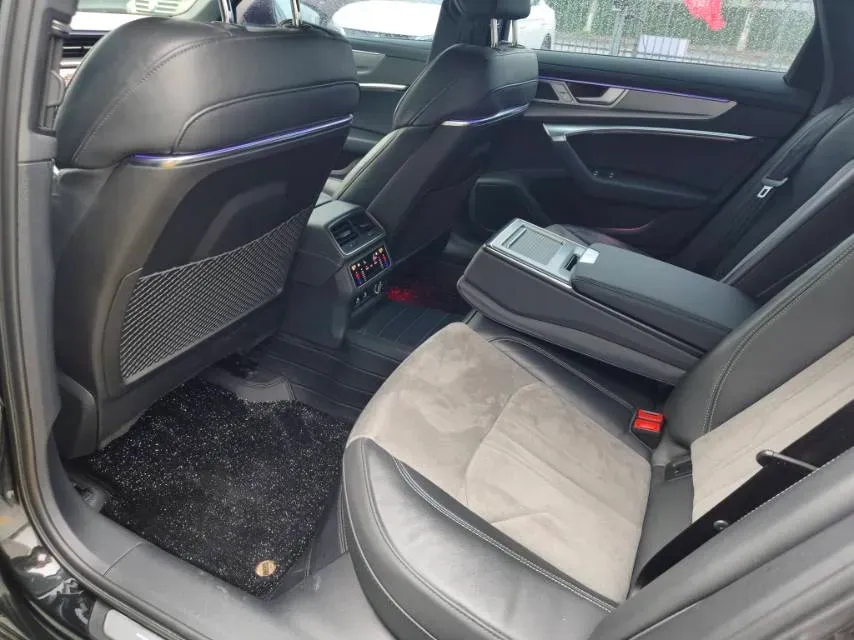 2025 Audi A6L 2.0T 245HP L4 7DCT,autocango,china used car exporter,china ev exporter,chinese used car exporter,chinese used ev exporter