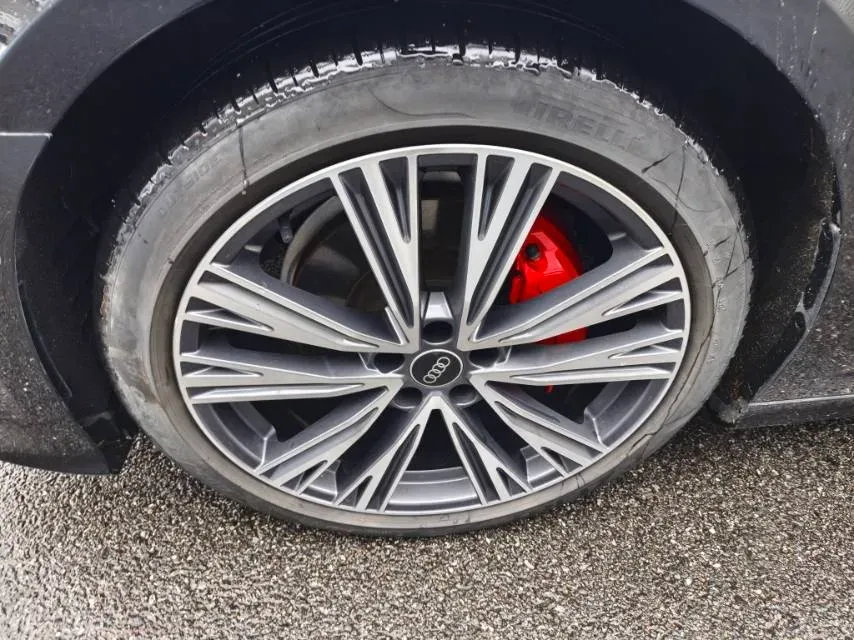 2025 Audi A6L 2.0T 245HP L4 7DCT,autocango,china used car exporter,china ev exporter,chinese used car exporter,chinese used ev exporter