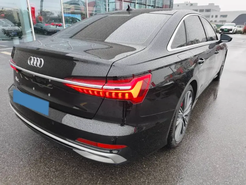 2025 Audi A6L 2.0T 245HP L4 7DCT,autocango,china used car exporter,china ev exporter,chinese used car exporter,chinese used ev exporter