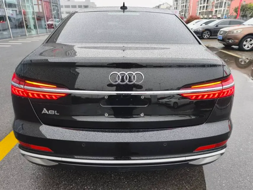 2025 Audi A6L 2.0T 245HP L4 7DCT,autocango,china used car exporter,china ev exporter,chinese used car exporter,chinese used ev exporter
