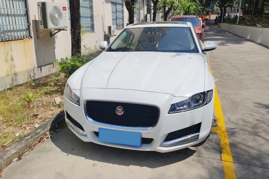 2018 Jaguar XF 2.0T 250HP L4 8AT,autocango,china used car exporter,china ev exporter,chinese used car exporter,chinese used ev exporter