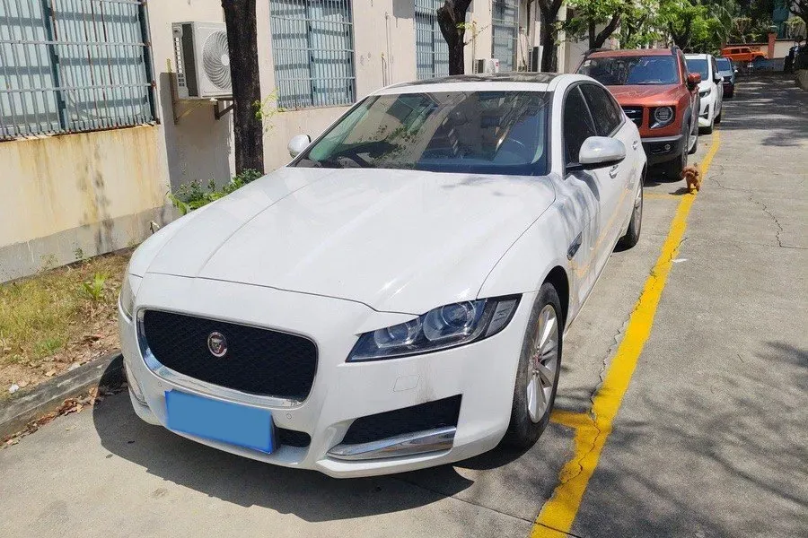 2018 Jaguar XF 2.0T 250HP L4 8AT,autocango,china used car exporter,china ev exporter,chinese used car exporter,chinese used ev exporter