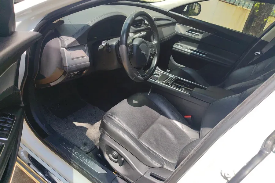 2018 Jaguar XF 2.0T 250HP L4 8AT,autocango,china used car exporter,china ev exporter,chinese used car exporter,chinese used ev exporter