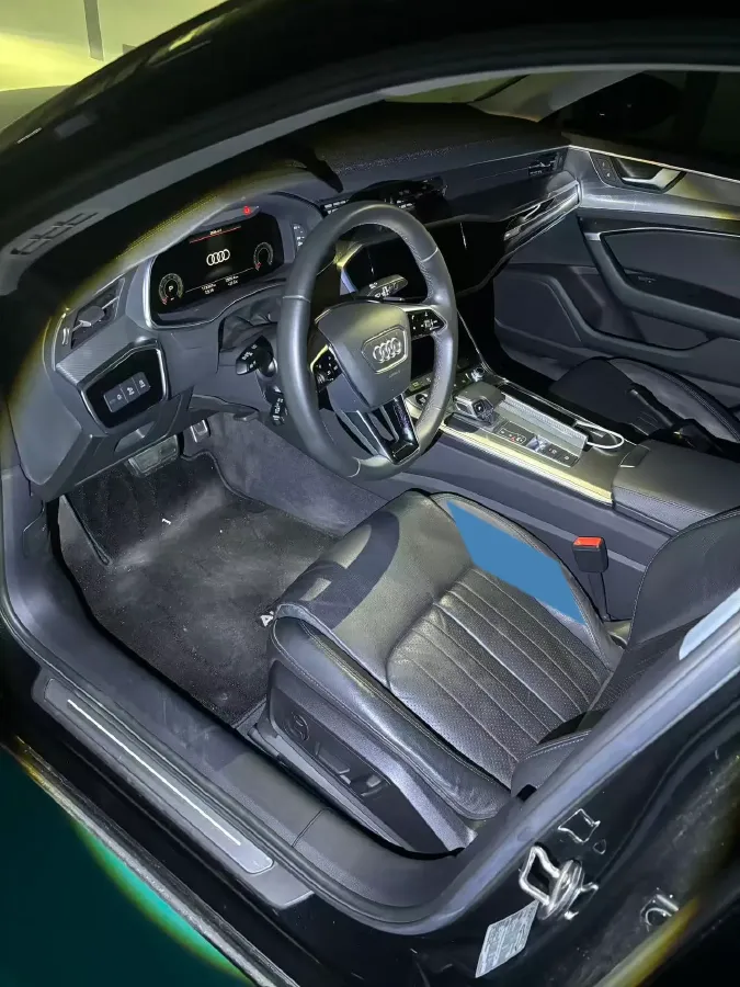 2021 Audi A6L 2.0T 224HP L4 7DCT,autocango,china used car exporter,china ev exporter,chinese used car exporter,chinese used ev exporter