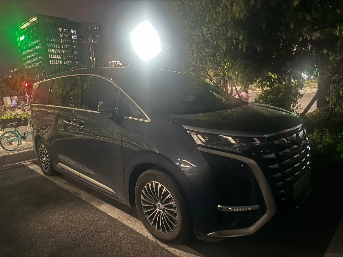 2022 HongQi HS7 3.0T 337HP V6 8AT,autocango,china used car exporter,china ev exporter,chinese used car exporter,chinese used ev exporter