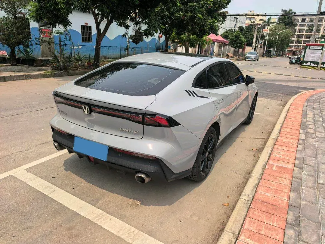 2022 ChangAn UNI-V 1.5T 188HP L4 7DCT,autocango,china used car exporter,china ev exporter,chinese used car exporter,chinese used ev exporter