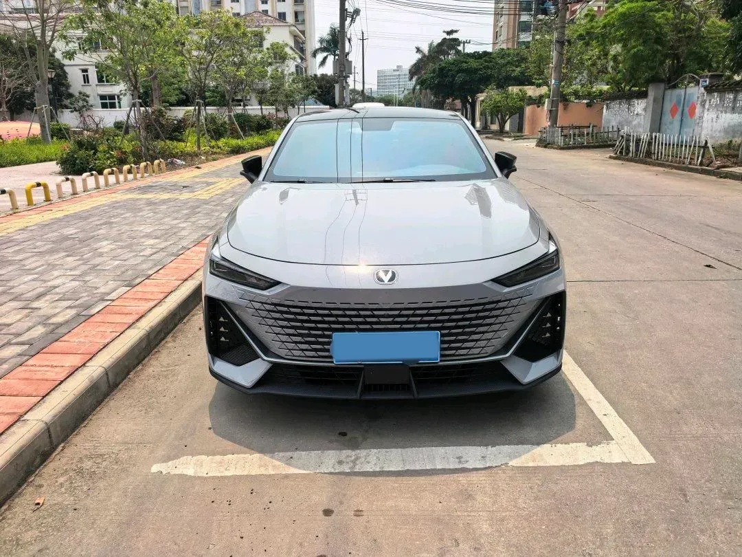 2022 ChangAn UNI-V 1.5T 188HP L4 7DCT,autocango,china used car exporter,china ev exporter,chinese used car exporter,chinese used ev exporter