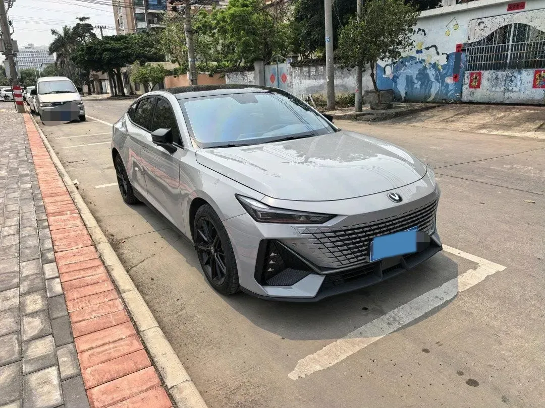 2022 ChangAn UNI-V 1.5T 188HP L4 7DCT,autocango,china used car exporter,china ev exporter,chinese used car exporter,chinese used ev exporter