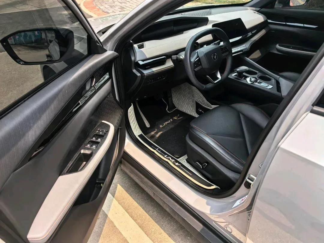 2022 ChangAn UNI-V 1.5T 188HP L4 7DCT,autocango,china used car exporter,china ev exporter,chinese used car exporter,chinese used ev exporter