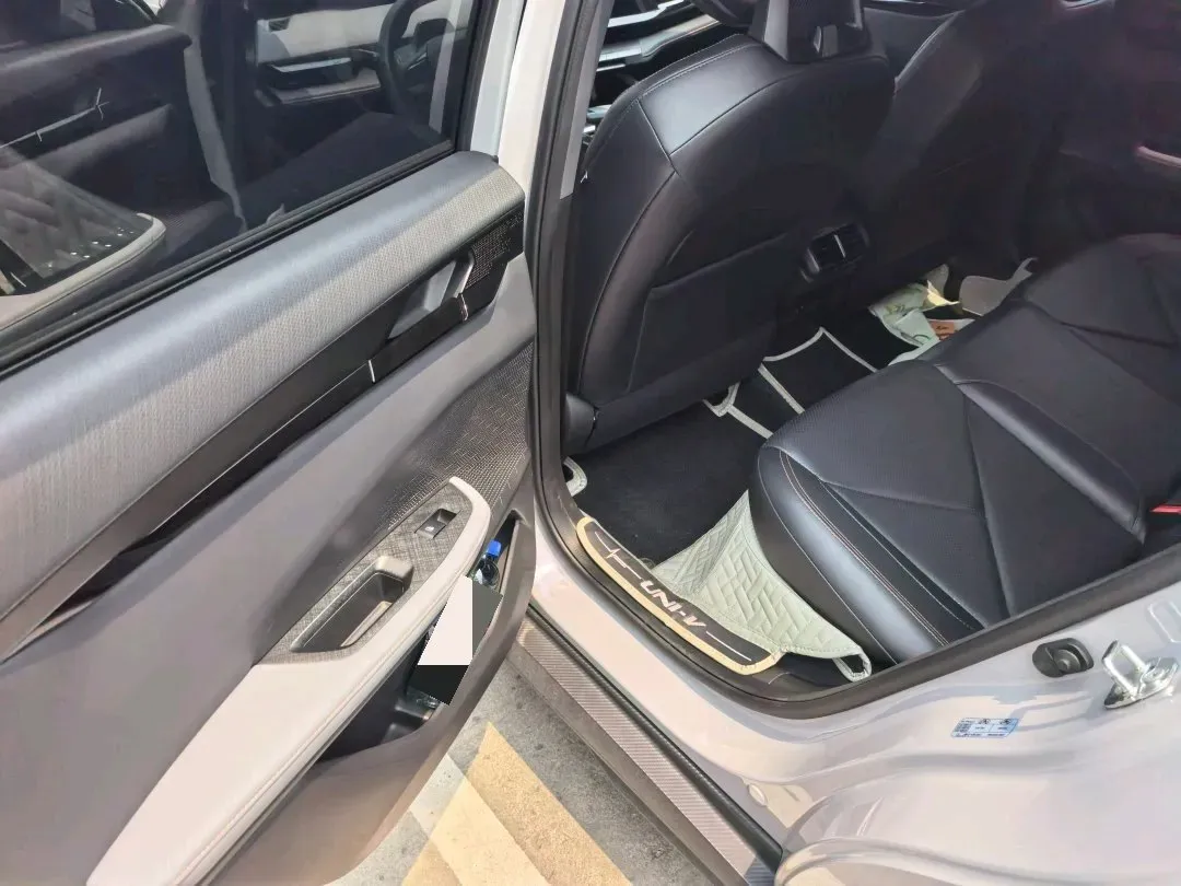 2022 ChangAn UNI-V 1.5T 188HP L4 7DCT,autocango,china used car exporter,china ev exporter,chinese used car exporter,chinese used ev exporter