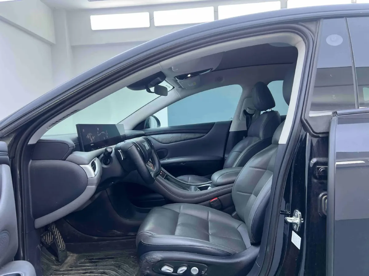 2024 IM L6 BEV 75KWH,autocango,china used car exporter,china ev exporter,chinese used car exporter,chinese used ev exporter