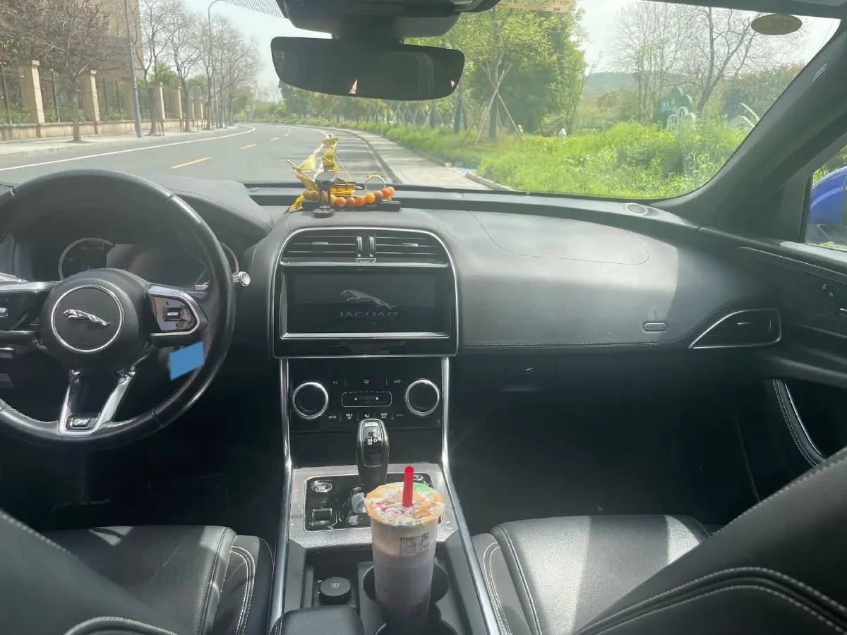 2020 Jaguar XEL 2.0T 200HP L4 8AT,autocango,china used car exporter,china ev exporter,chinese used car exporter,chinese used ev exporter