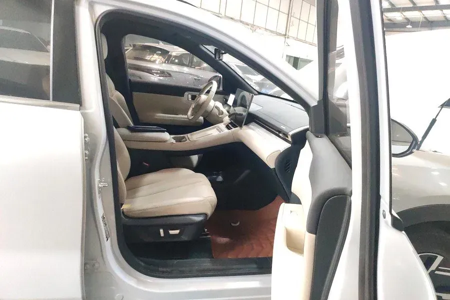 2024 WuLing XingGuangS BEV 60KWH,autocango,china used car exporter,china ev exporter,chinese used car exporter,chinese used ev exporter
