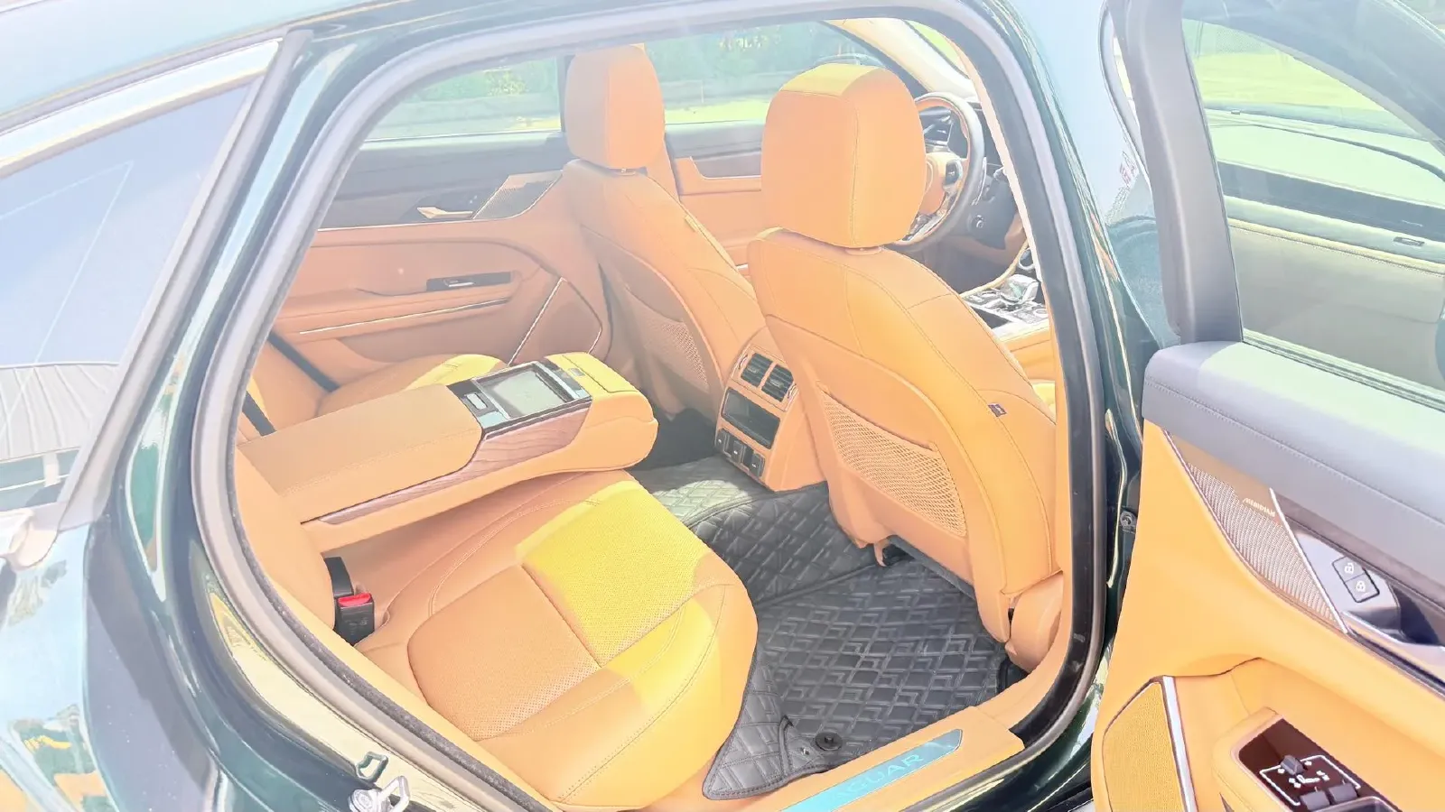 2023 Jaguar XFL 2.0T 250HP L4 8AT,autocango,china used car exporter,china ev exporter,chinese used car exporter,chinese used ev exporter