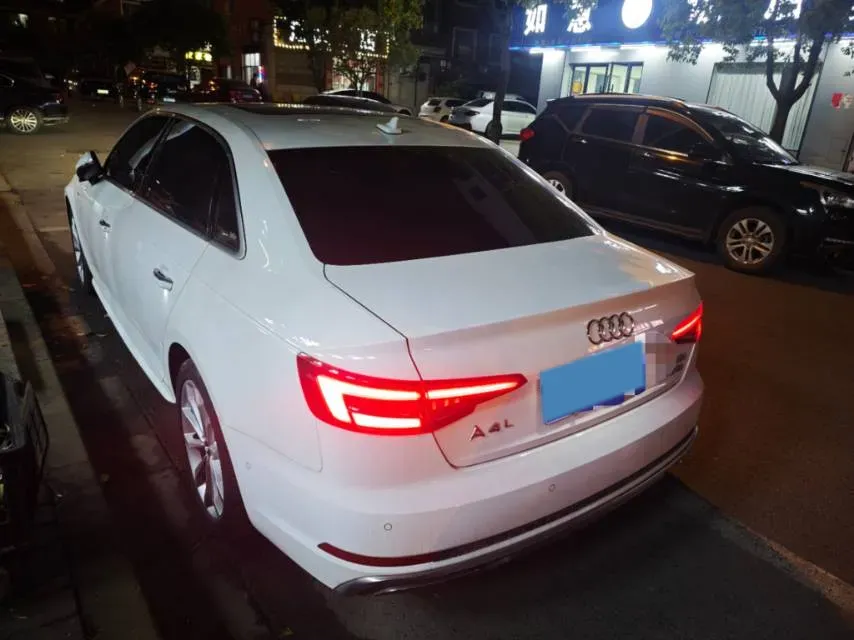 2019 Audi A4L 2.0T 190HP L4 7DCT,autocango,china used car exporter,china ev exporter,chinese used car exporter,chinese used ev exporter