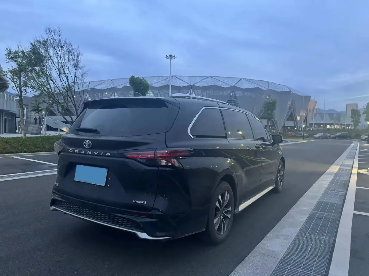 2023 Toyota Granvia 2.5L 189HP L4 E-CVT Hybrid,autocango,china used car exporter,china ev exporter,chinese used car exporter,chinese used ev exporter