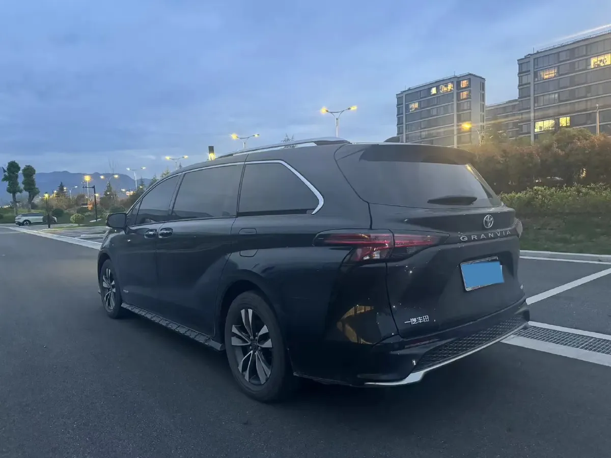 2023 Toyota Granvia 2.5L 189HP L4 E-CVT Hybrid,autocango,china used car exporter,china ev exporter,chinese used car exporter,chinese used ev exporter