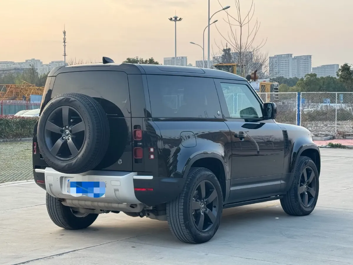 2022 Land Rover Defender 2.0T 300HP L4 8AT,autocango,china used car exporter,china ev exporter,chinese used car exporter,chinese used ev exporter
