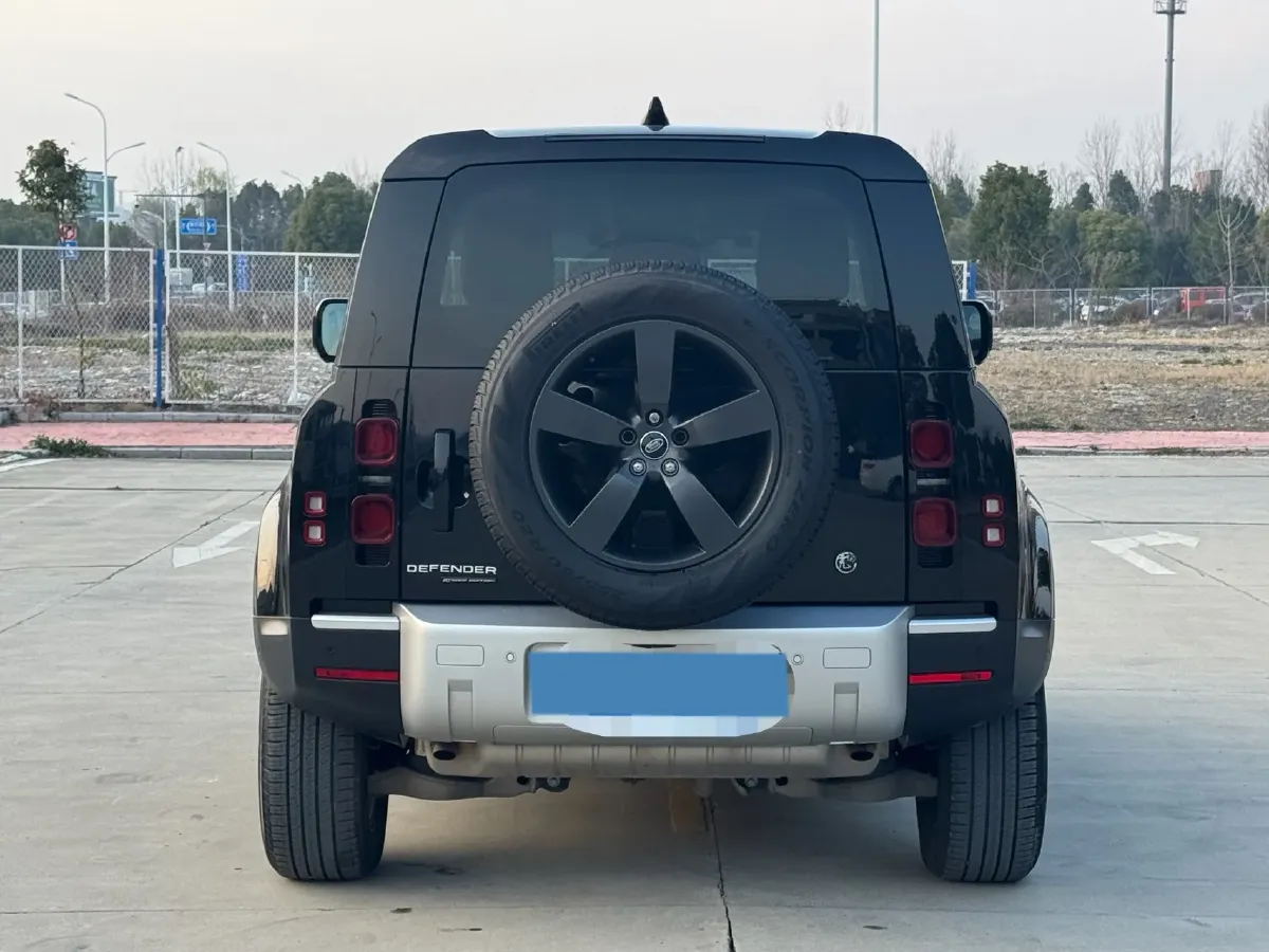 2022 Land Rover Defender 2.0T 300HP L4 8AT,autocango,china used car exporter,china ev exporter,chinese used car exporter,chinese used ev exporter