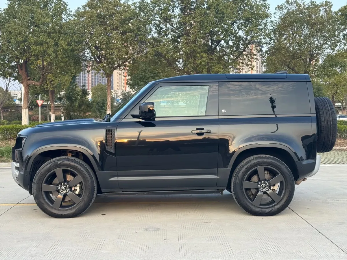 2022 Land Rover Defender 2.0T 300HP L4 8AT,autocango,china used car exporter,china ev exporter,chinese used car exporter,chinese used ev exporter