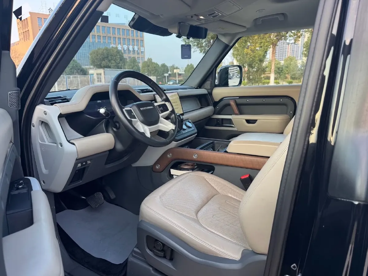 2022 Land Rover Defender 2.0T 300HP L4 8AT,autocango,china used car exporter,china ev exporter,chinese used car exporter,chinese used ev exporter