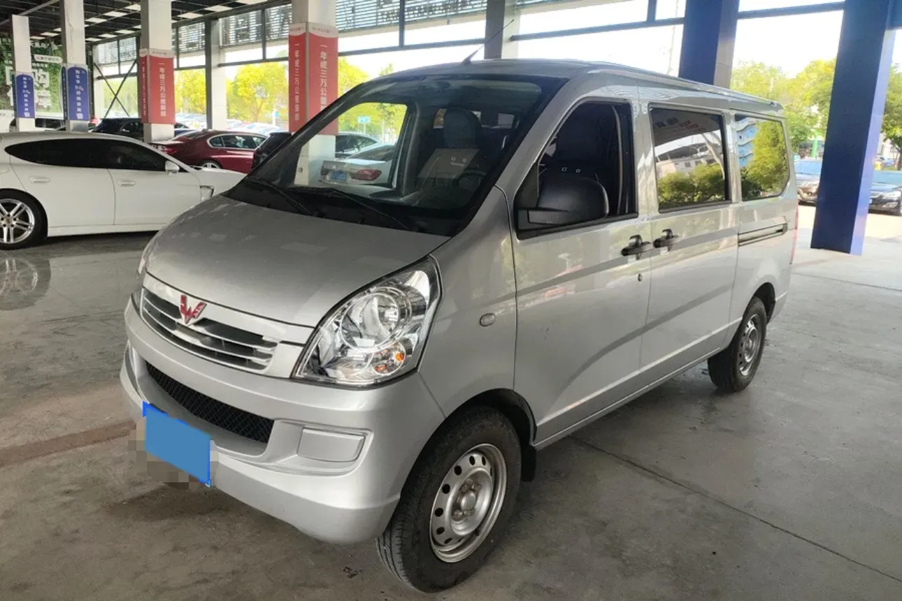 2023 WuLing RongGuang S 1.5L 102HP L4 5MT,autocango,china used car exporter,china ev exporter,chinese used car exporter,chinese used ev exporter