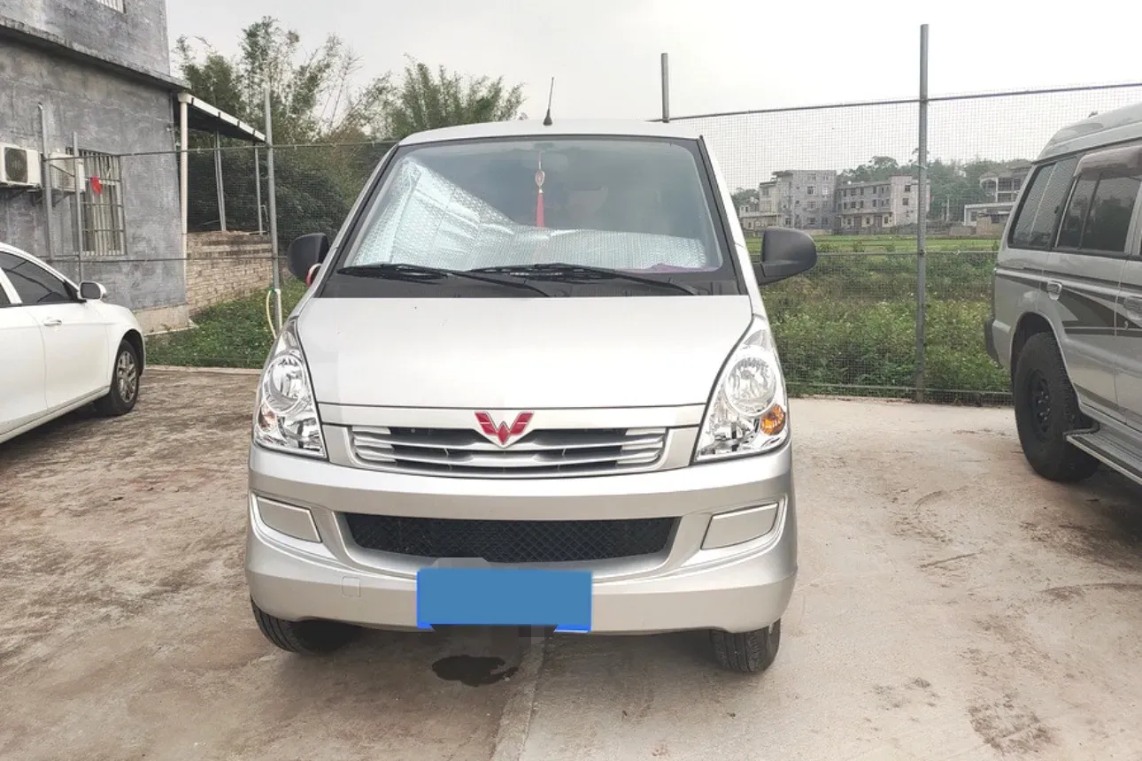 2023 WuLing RongGuang S 1.5L 102HP L4 5MT,autocango,china used car exporter,china ev exporter,chinese used car exporter,chinese used ev exporter