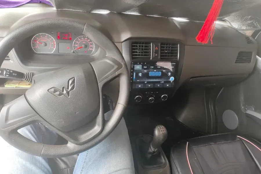 2023 WuLing RongGuang S 1.5L 102HP L4 5MT,autocango,china used car exporter,china ev exporter,chinese used car exporter,chinese used ev exporter