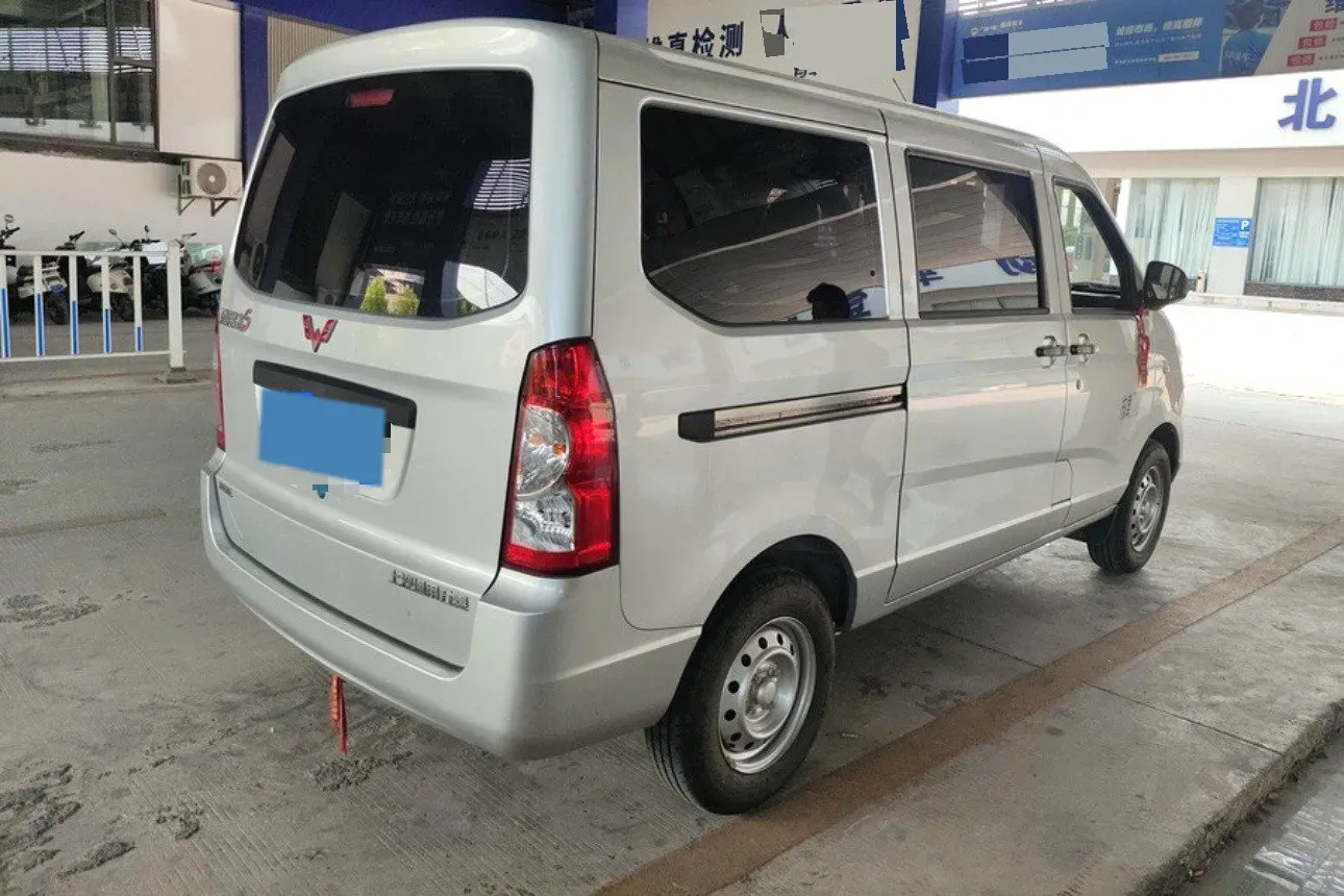 2023 WuLing RongGuang S 1.5L 102HP L4 5MT,autocango,china used car exporter,china ev exporter,chinese used car exporter,chinese used ev exporter