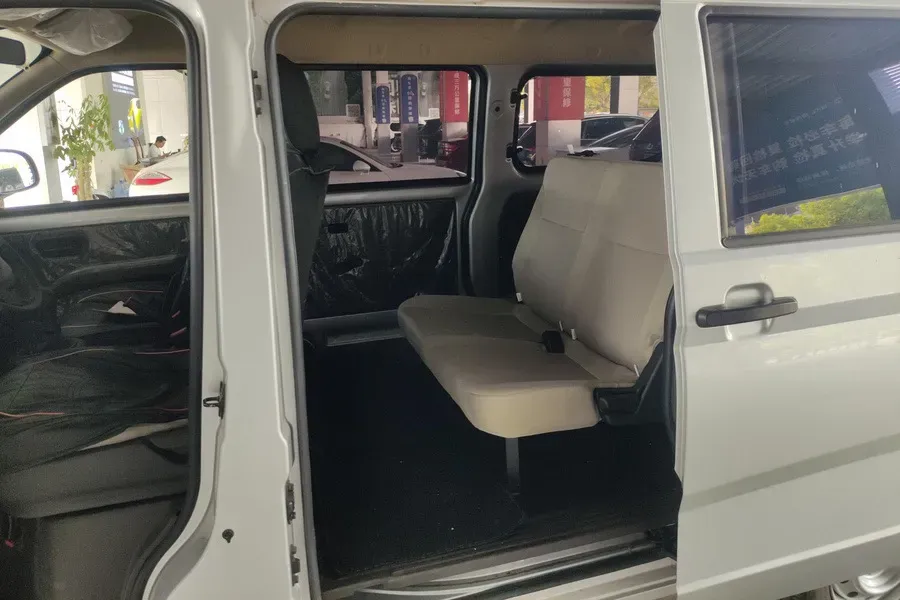 2023 WuLing RongGuang S 1.5L 102HP L4 5MT,autocango,china used car exporter,china ev exporter,chinese used car exporter,chinese used ev exporter