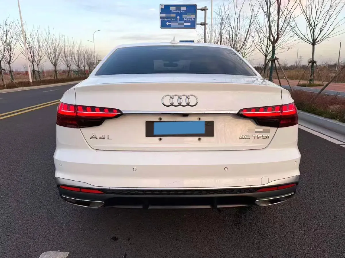 2022 Audi A4L 2.0T 190HP L4 7DCT,autocango,china used car exporter,china ev exporter,chinese used car exporter,chinese used ev exporter