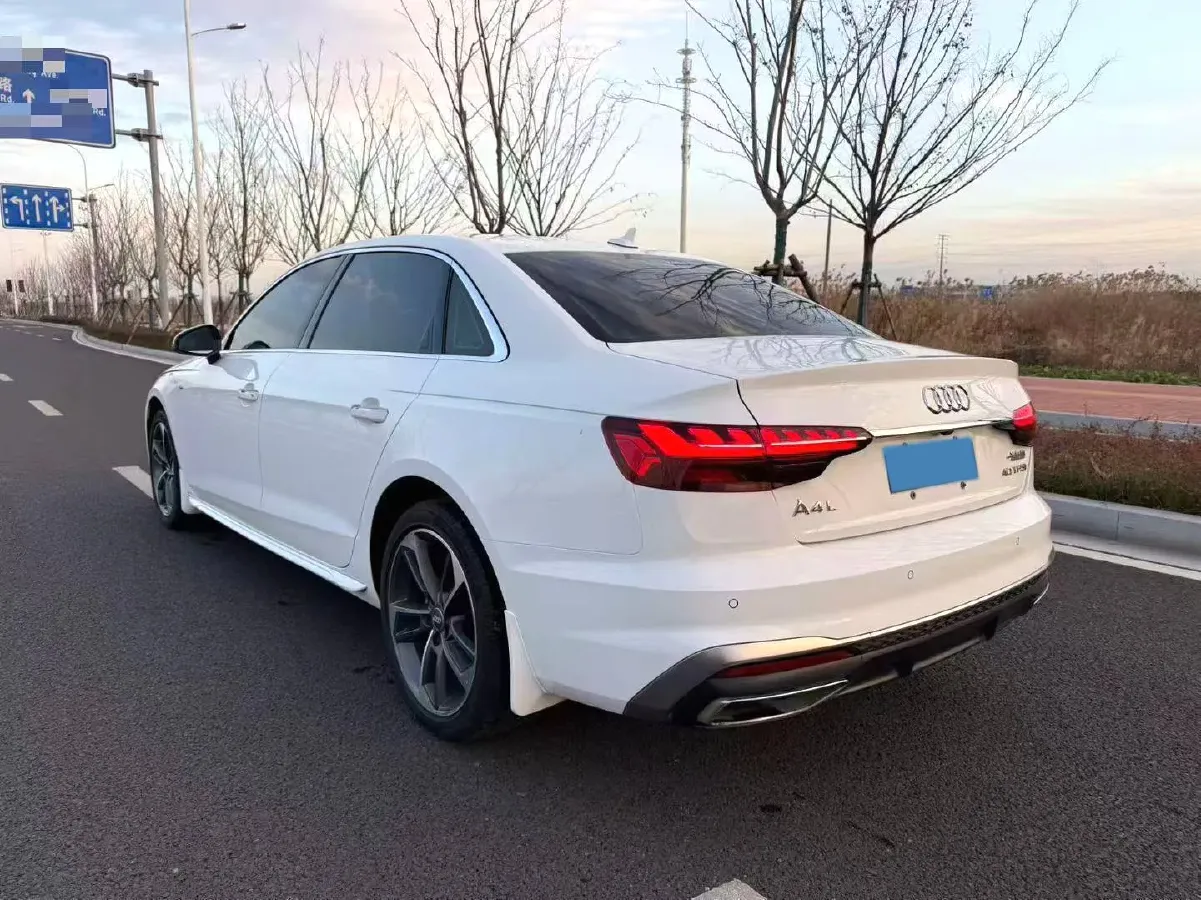 2022 Audi A4L 2.0T 190HP L4 7DCT,autocango,china used car exporter,china ev exporter,chinese used car exporter,chinese used ev exporter
