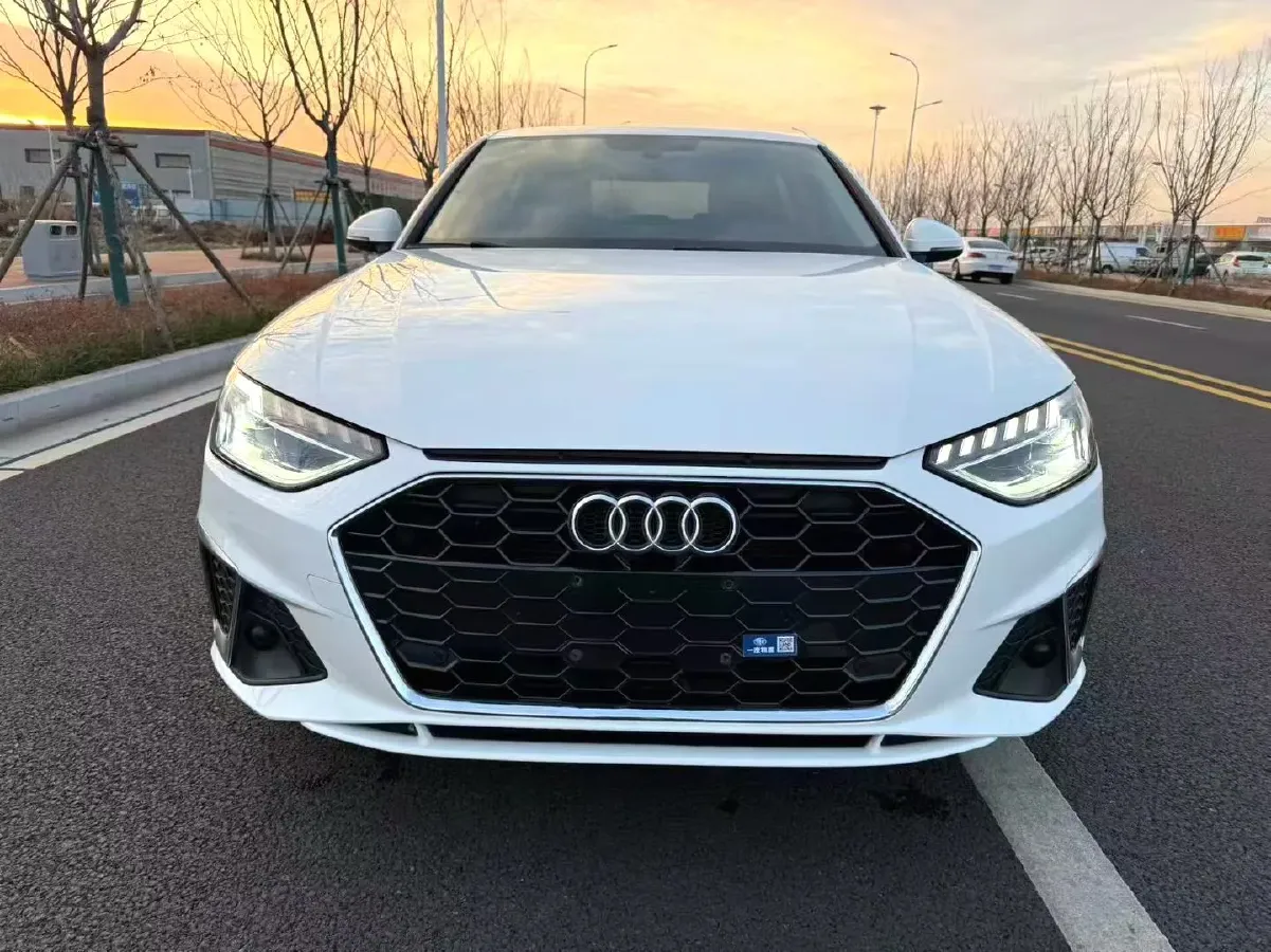 2022 Audi A4L 2.0T 190HP L4 7DCT,autocango,china used car exporter,china ev exporter,chinese used car exporter,chinese used ev exporter