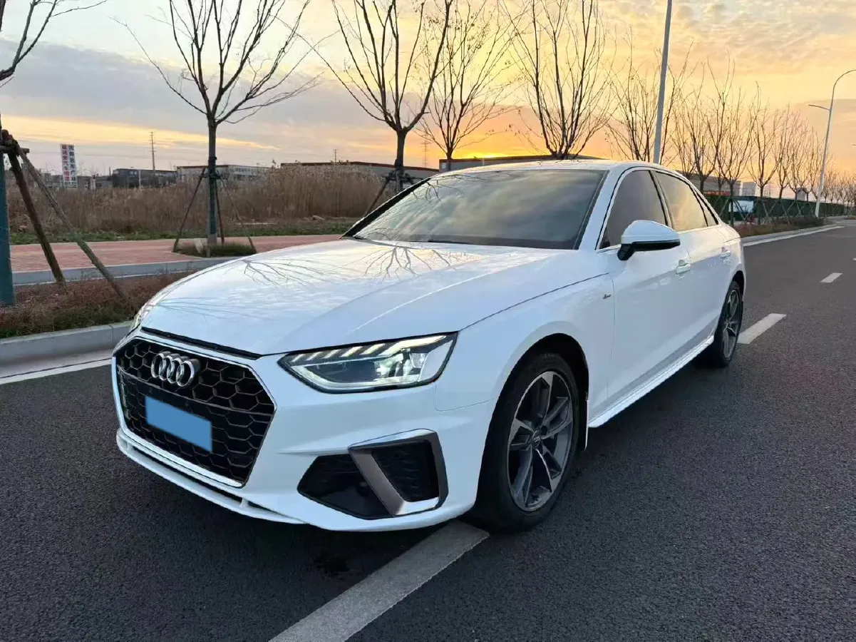 2022 Audi A4L 2.0T 190HP L4 7DCT,autocango,china used car exporter,china ev exporter,chinese used car exporter,chinese used ev exporter