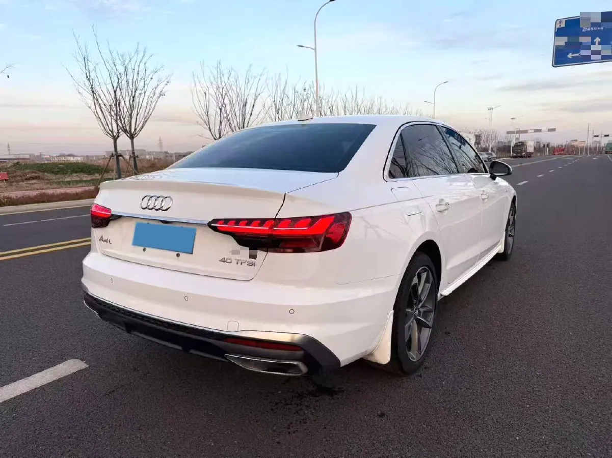2022 Audi A4L 2.0T 190HP L4 7DCT,autocango,china used car exporter,china ev exporter,chinese used car exporter,chinese used ev exporter