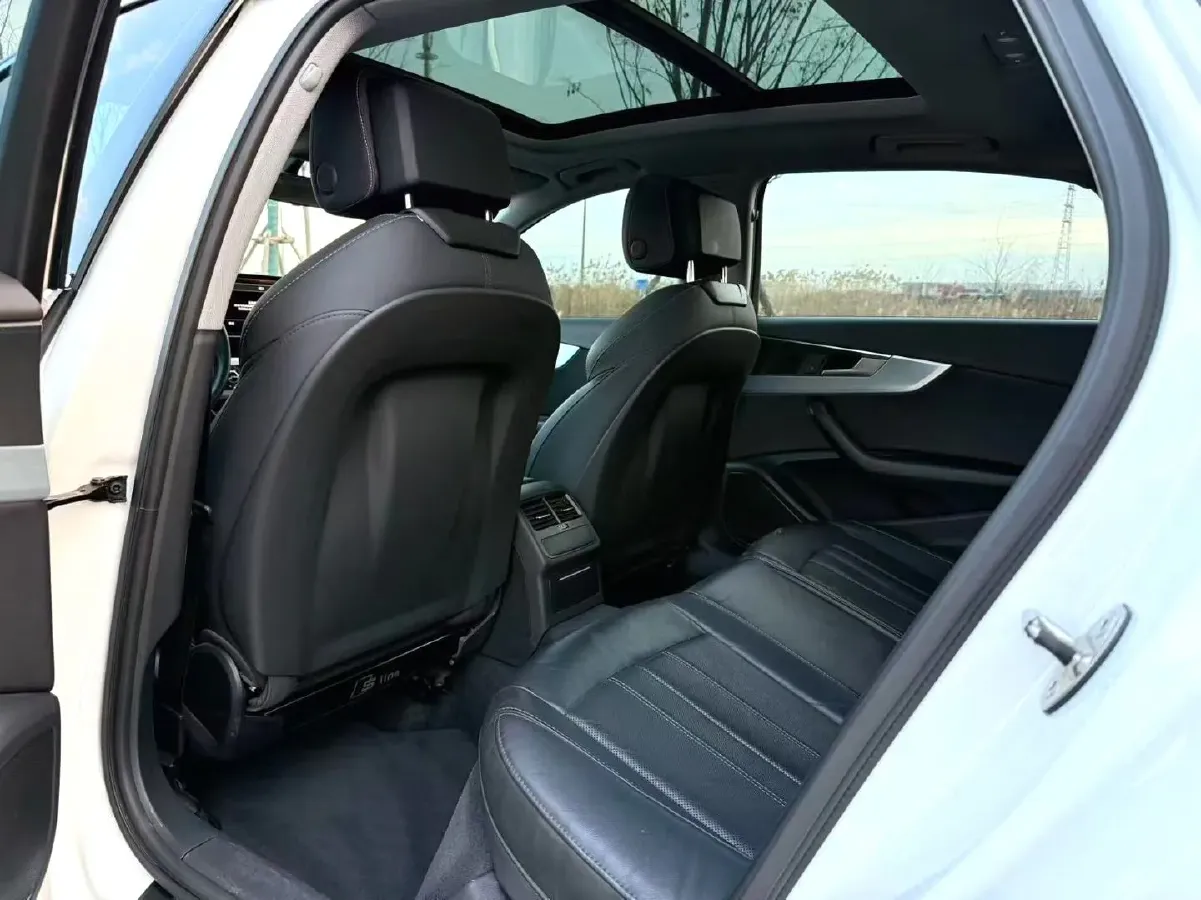 2022 Audi A4L 2.0T 190HP L4 7DCT,autocango,china used car exporter,china ev exporter,chinese used car exporter,chinese used ev exporter