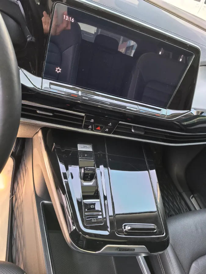 2021 Geely Monjaro 2.0T 218HP L4 7DCT,autocango,china used car exporter,china ev exporter,chinese used car exporter,chinese used ev exporter