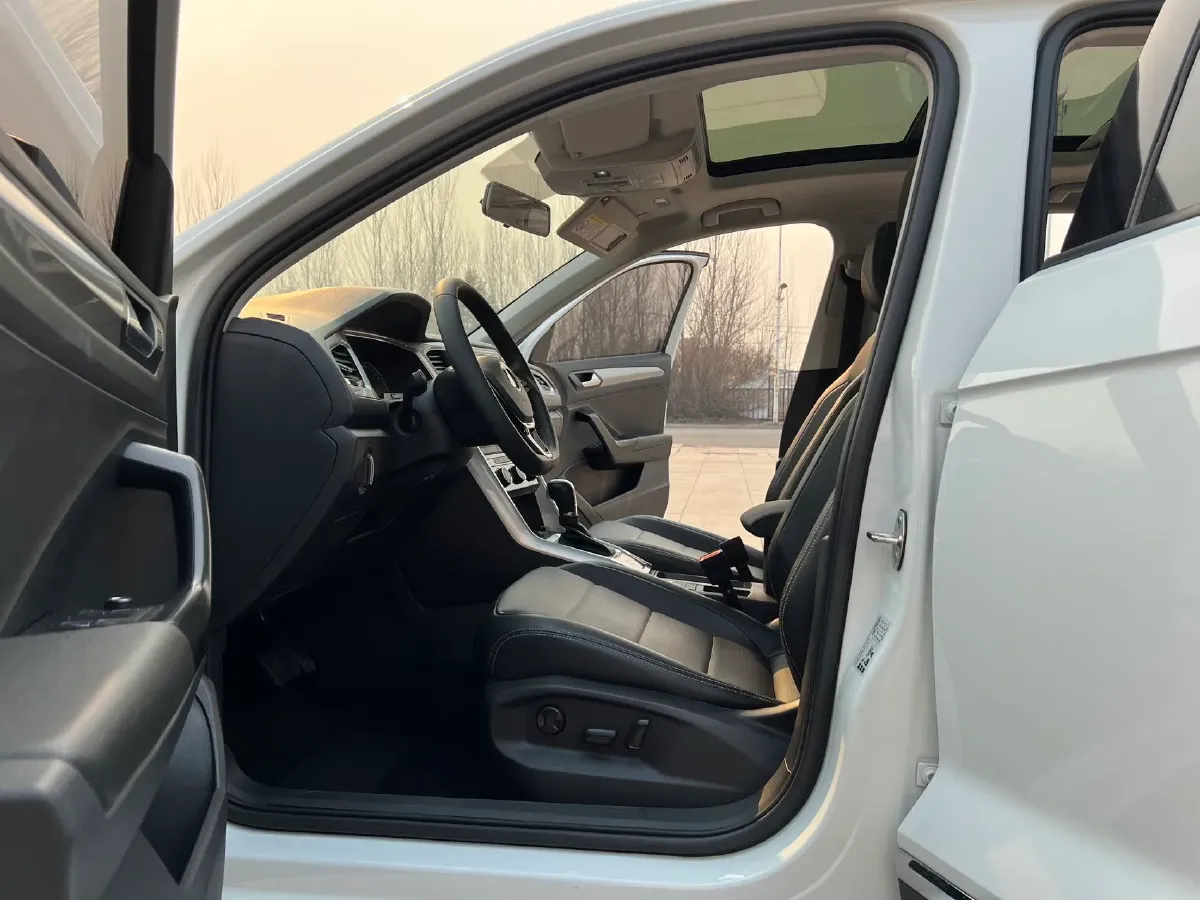 2021 Volkswagen T-Roc 1.4T 150HP L4 7DCT,autocango,china used car exporter,china ev exporter,chinese used car exporter,chinese used ev exporter