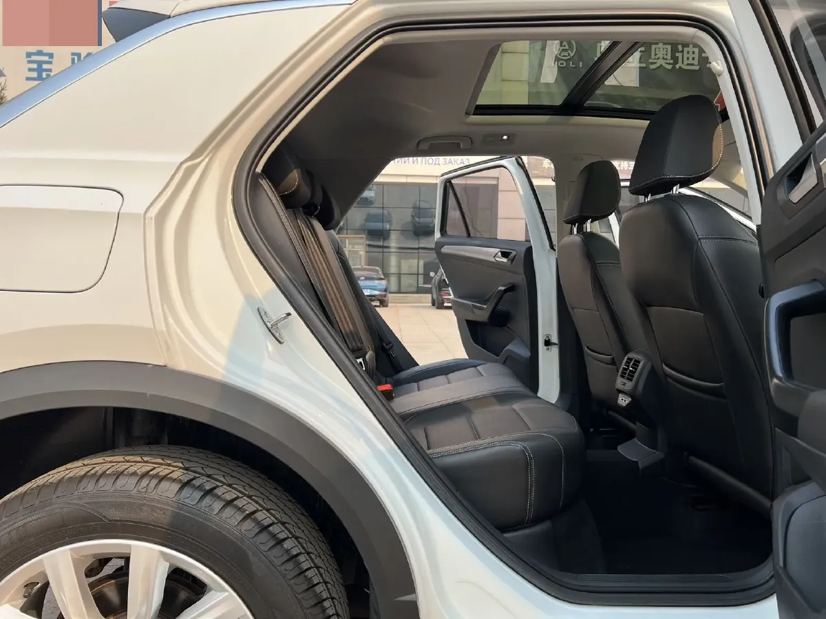 2021 Volkswagen T-Roc 1.4T 150HP L4 7DCT,autocango,china used car exporter,china ev exporter,chinese used car exporter,chinese used ev exporter