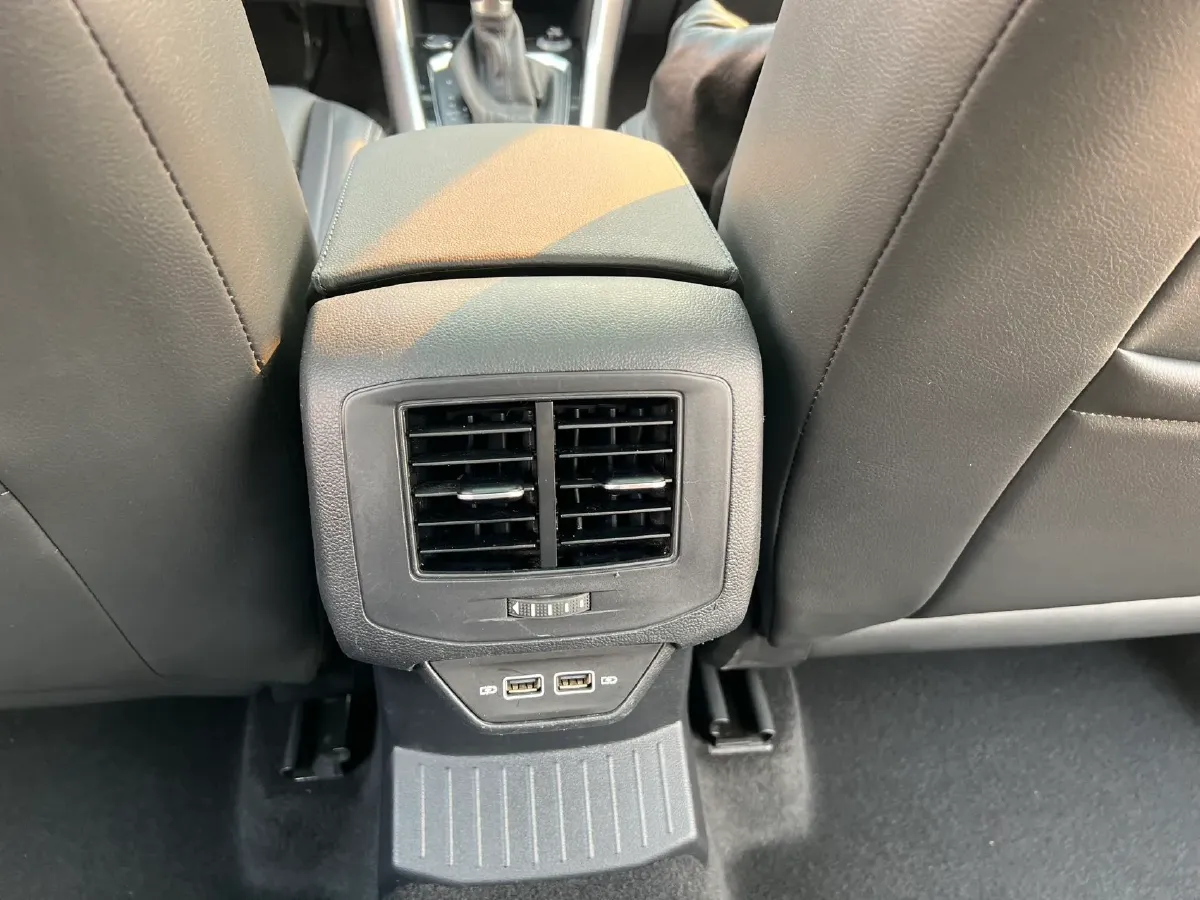 2021 Volkswagen T-Roc 1.4T 150HP L4 7DCT,autocango,china used car exporter,china ev exporter,chinese used car exporter,chinese used ev exporter