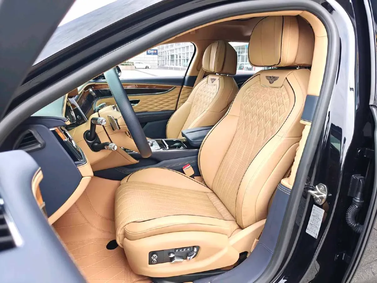 2021 Bentley Flying Spur 4.0T 550HP V8 8DCT,autocango,china used car exporter,china ev exporter,chinese used car exporter,chinese used ev exporter