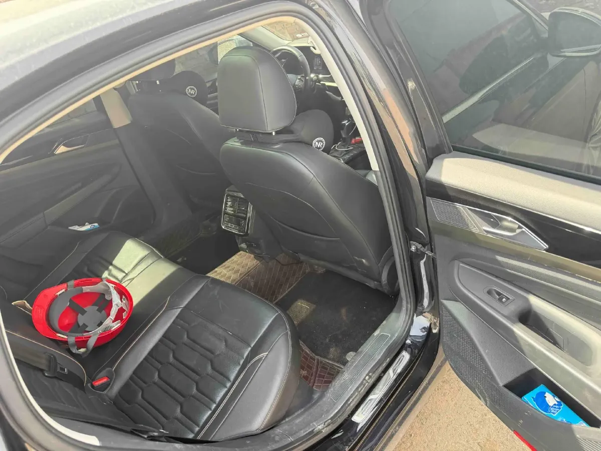 2021 Volkswagen Passat 2.0T 186HP L4 7DCT,autocango,china used car exporter,china ev exporter,chinese used car exporter,chinese used ev exporter