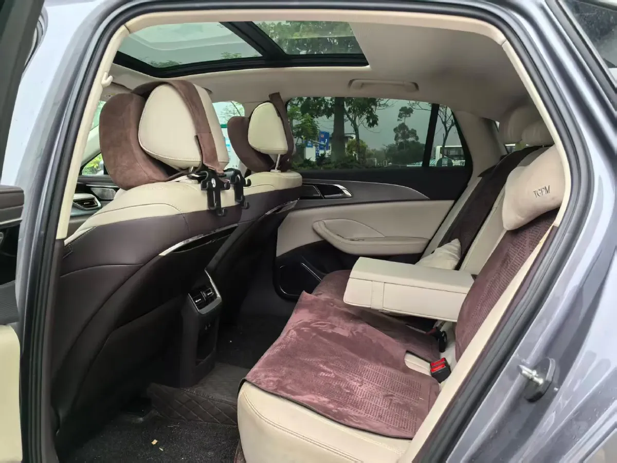 2023 HongQi H5 2.0T 224HP L4 8AT,autocango,china used car exporter,china ev exporter,chinese used car exporter,chinese used ev exporter