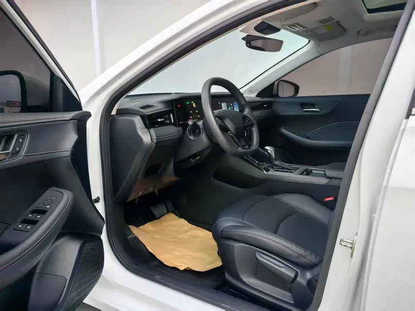 2023 Roewe i5 1.5L 129HP L4 CVT,autocango,china used car exporter,china ev exporter,chinese used car exporter,chinese used ev exporter