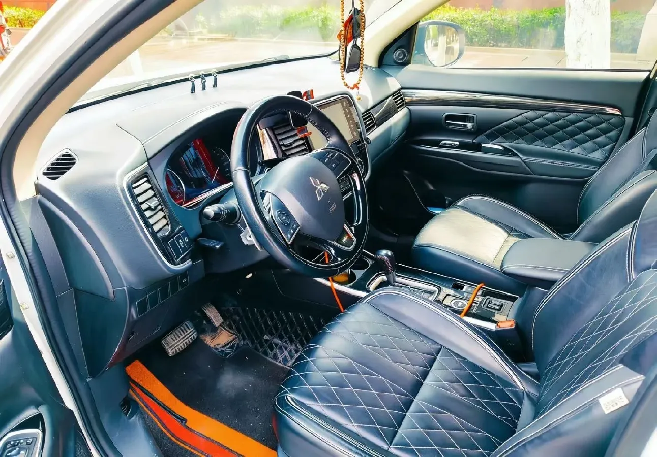 2020 Mitsubishi Outlander 2.4L 192HP L4 CVT,autocango,china used car exporter,china ev exporter,chinese used car exporter,chinese used ev exporter