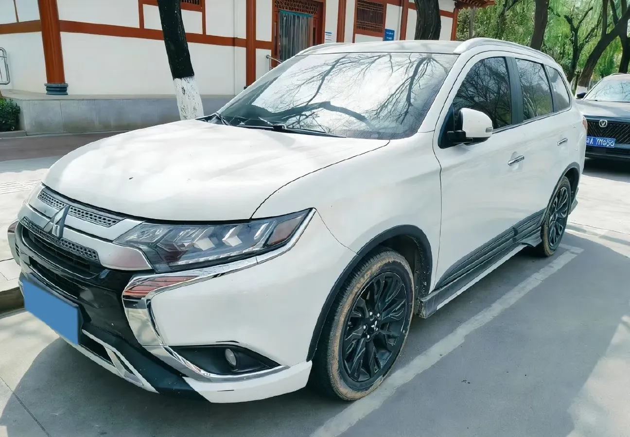 2020 Mitsubishi Outlander 2.4L 192HP L4 CVT,autocango,china used car exporter,china ev exporter,chinese used car exporter,chinese used ev exporter