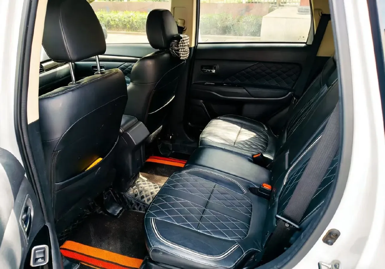 2020 Mitsubishi Outlander 2.4L 192HP L4 CVT,autocango,china used car exporter,china ev exporter,chinese used car exporter,chinese used ev exporter