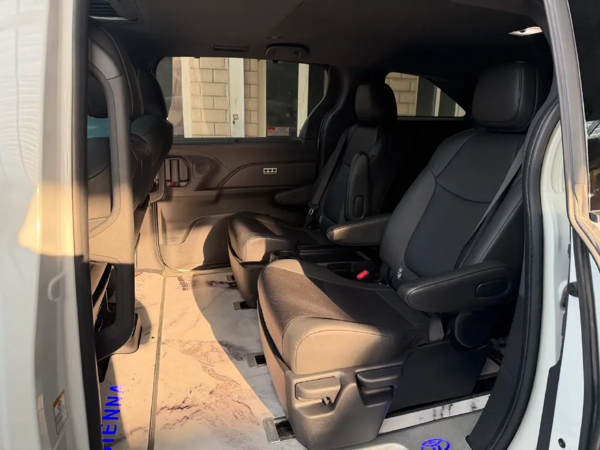2024 Toyota Sienna 2.5L 189HP L4 E-CVT Hybrid,autocango,china used car exporter,china ev exporter,chinese used car exporter,chinese used ev exporter