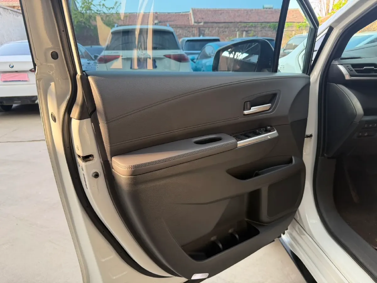 2024 Toyota Sienna 2.5L 189HP L4 E-CVT Hybrid,autocango,china used car exporter,china ev exporter,chinese used car exporter,chinese used ev exporter
